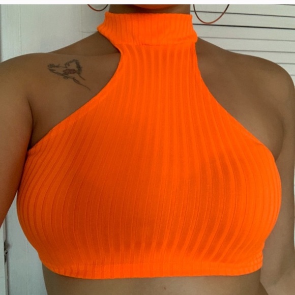 Crop top bundle + free gift 🎁 - Picture 5 of 5